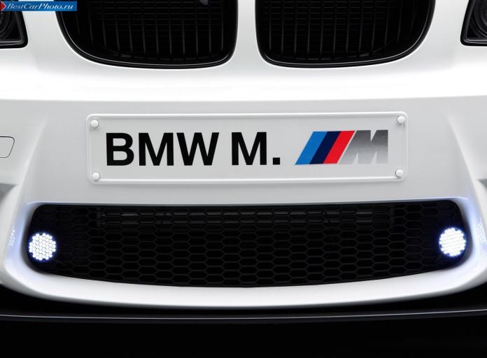 2011 BMW 1-series M Coupe Motogp Safety Car - фотография 24 из 40 2011 BMW 1-series M Coupe Motogp Safety Car - фотография 24 из 40