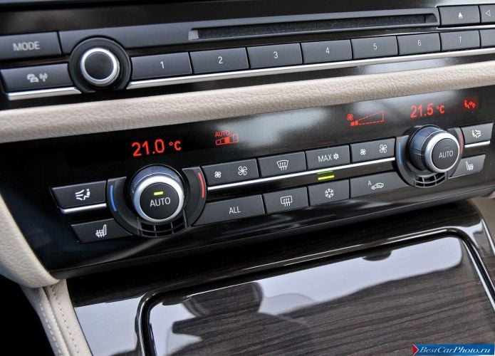 2011 BMW 5-series Sedan - фотография 191 из 248
