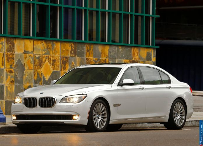2011 BMW 750Li - фотография 12 из 70 2011 BMW 750Li - фотография 12 из 70
