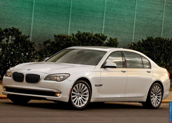 2011 BMW 750Li - фотография 18 из 70