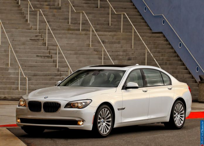 2011 BMW 750Li - фотография 23 из 70 2011 BMW 750Li - фотография 23 из 70