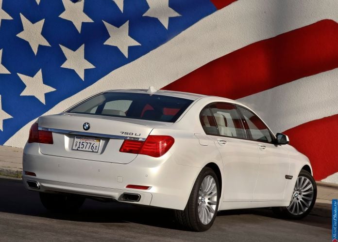 2011 BMW 750Li - фотография 38 из 70