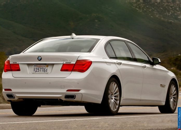 2011 BMW 750Li - фотография 42 из 70