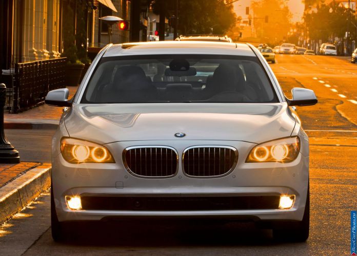 2011 BMW 750Li - фотография 46 из 70 2011 BMW 750Li - фотография 46 из 70