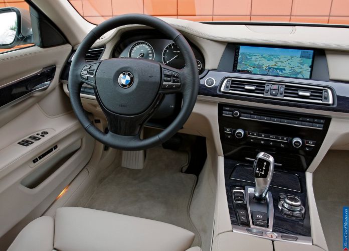 2011 BMW 750Li - фотография 50 из 70 2011 BMW 750Li - фотография 50 из 70