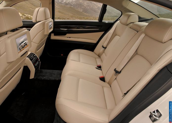2011 BMW 750Li - фотография 52 из 70 2011 BMW 750Li - фотография 52 из 70