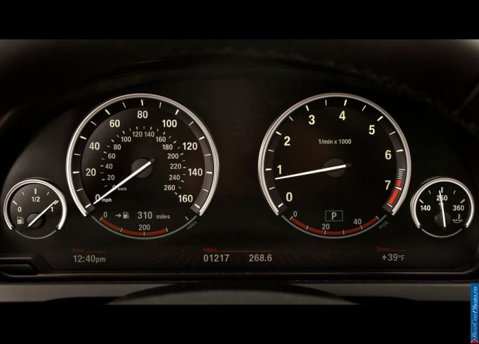 2011 BMW 750Li - фотография 69 из 70
