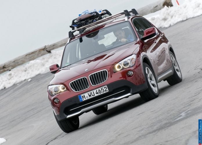 2011 BMW X1 xDrive28i - фотография 53 из 120
