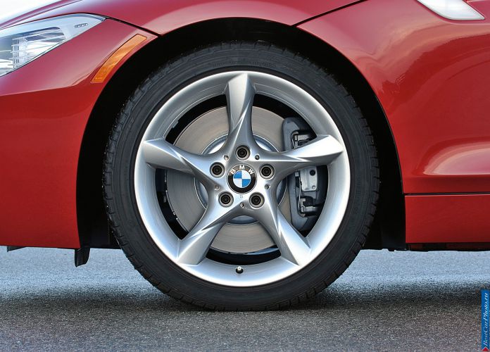 2011 BMW Z4 - фотография 30 из 32 2011 BMW Z4 - фотография 30 из 32