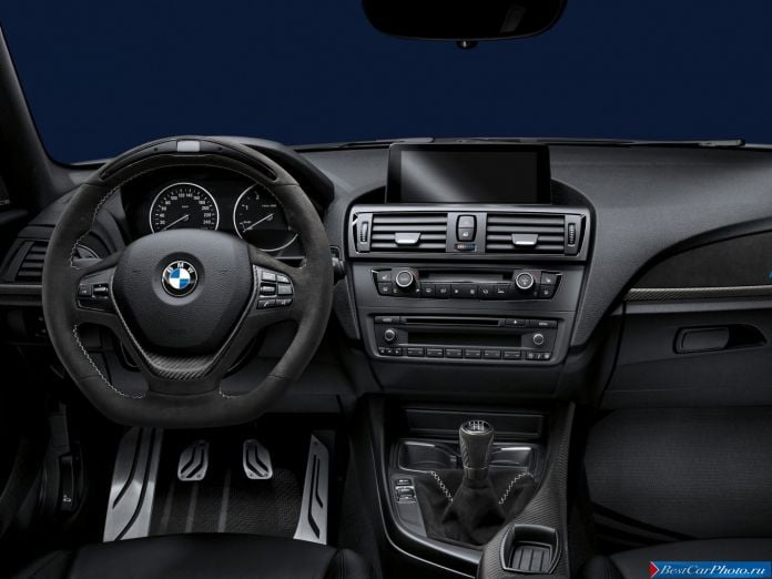 2012 BMW 1-series M - фотография 17 из 18