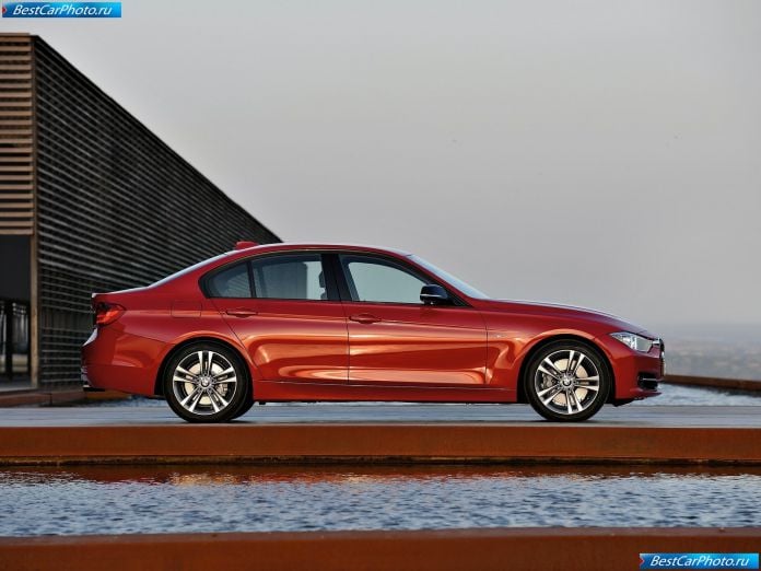 2012 BMW 3-series Sedan - фотография 32 из 114 2012 BMW 3-series Sedan - фотография 32 из 114