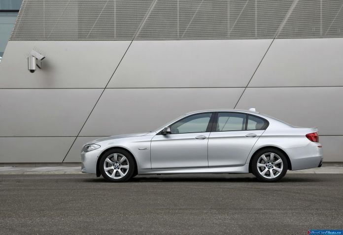 2012 BMW 5-series M550d xDrive Sedan - фотография 19 из 116