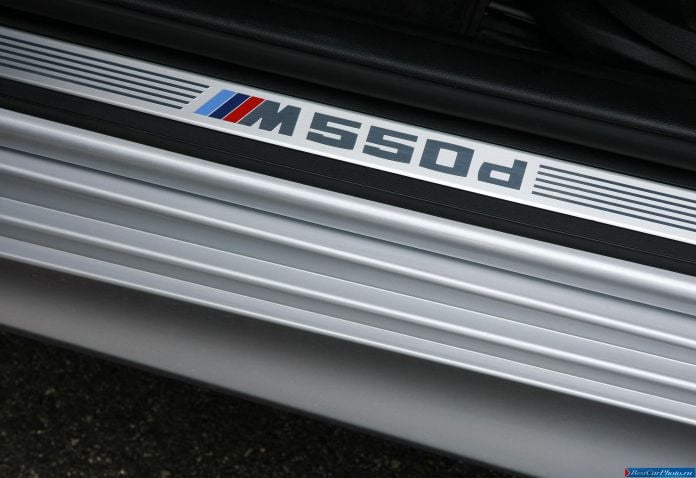 2012 BMW 5-series M550d xDrive Sedan - фотография 86 из 116 2012 BMW 5-series M550d xDrive Sedan - фотография 86 из 116