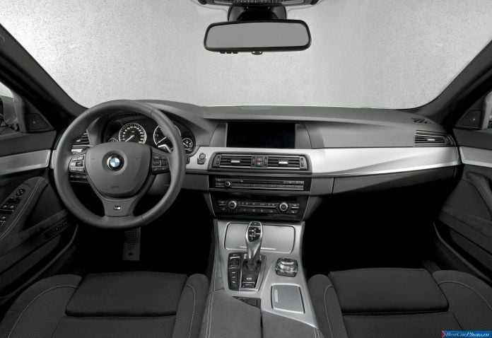 2012 BMW 5-series M550d xDrive Sedan - фотография 99 из 116 2012 BMW 5-series M550d xDrive Sedan - фотография 99 из 116