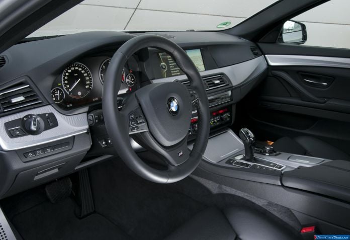2012 BMW 5-series M550d xDrive Sedan - фотография 102 из 116 2012 BMW 5-series M550d xDrive Sedan - фотография 102 из 116