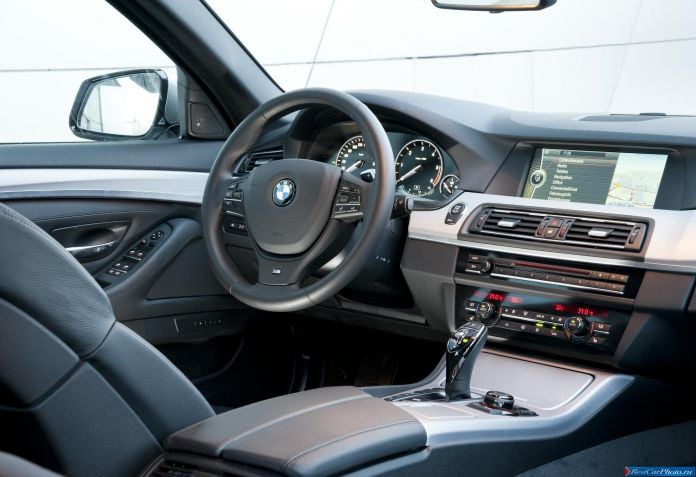 2012 BMW 5-series M550d xDrive Sedan - фотография 104 из 116 2012 BMW 5-series M550d xDrive Sedan - фотография 104 из 116