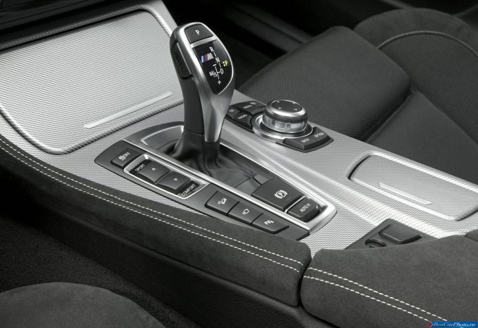 2012 BMW 5-series M550d xDrive Sedan - фотография 106 из 116 2012 BMW 5-series M550d xDrive Sedan - фотография 106 из 116
