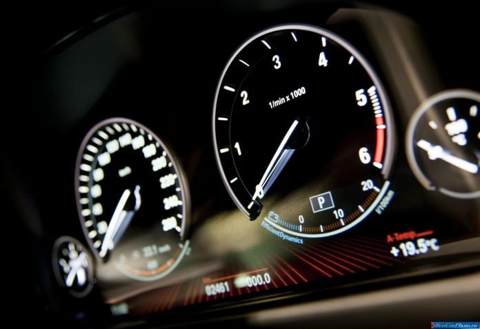 2012 BMW 5-series M550d xDrive Sedan - фотография 109 из 116
