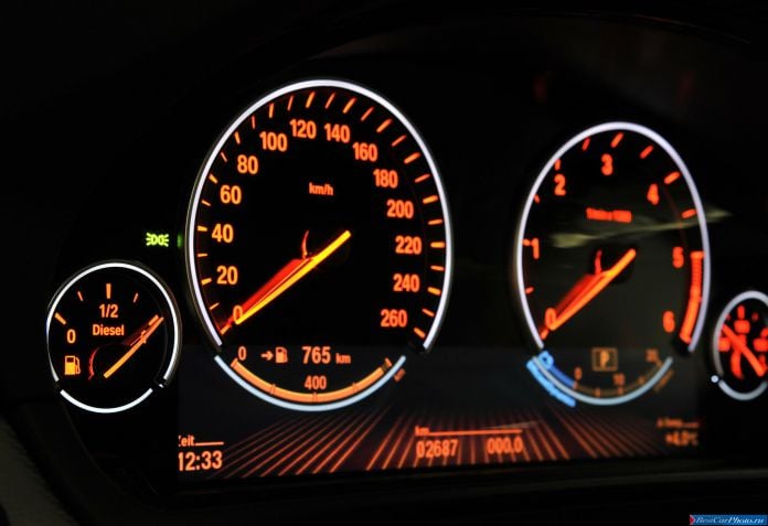 2012 BMW 5-series M550d xDrive Sedan - фотография 110 из 116