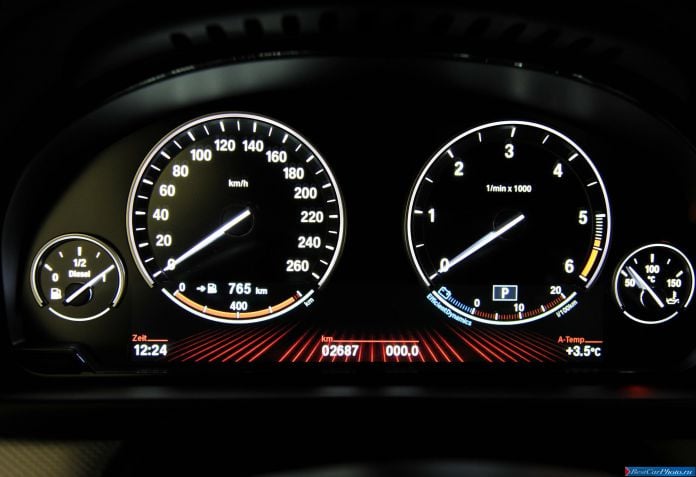 2012 BMW 5-series M550d xDrive Sedan - фотография 112 из 116