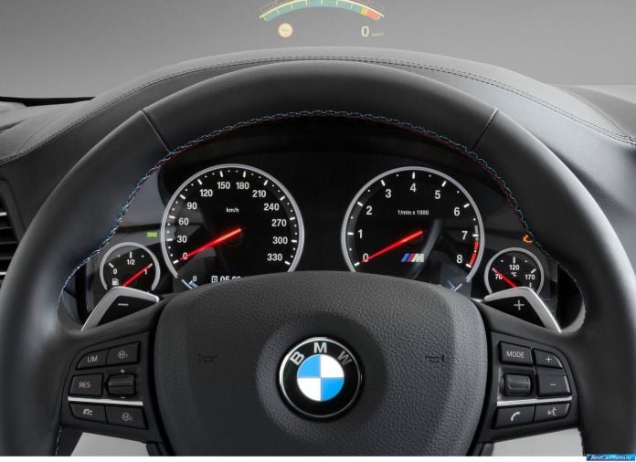 2012 BMW 5-series M Sedan - фотография 215 из 254 2012 BMW 5-series M Sedan - фотография 215 из 254