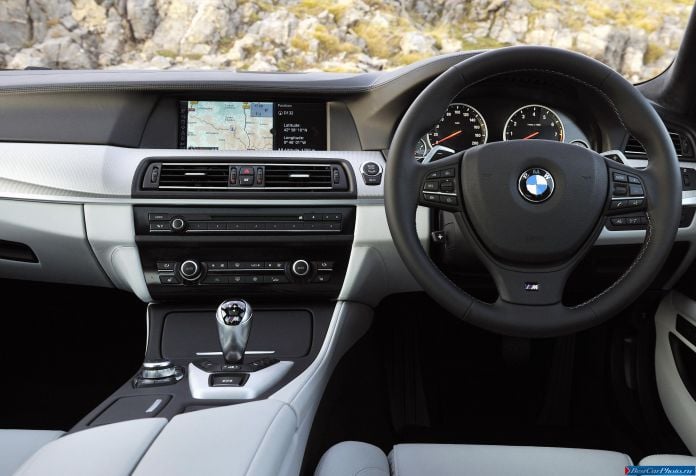 2012 BMW 5-series M Sedan UK Version - фотография 2 из 24