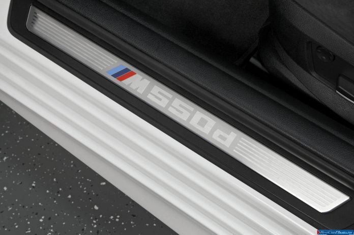 2012 BMW M550d xDrive Touring - фотография 11 из 18