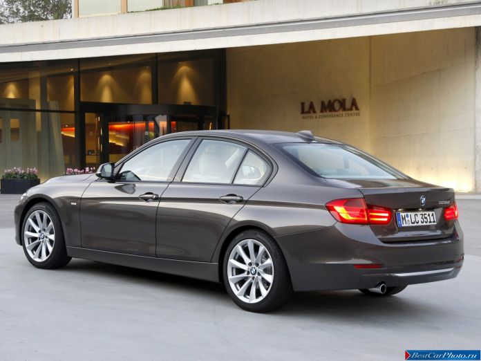 2013 BMW 3-series Sedan - фотография 3 из 53
