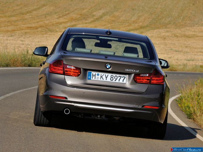 2013 BMW 3-series Sedan - фотография 12 из 53