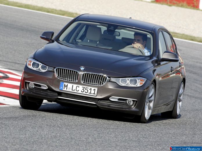 2013 BMW 3-series Sedan - фотография 16 из 53