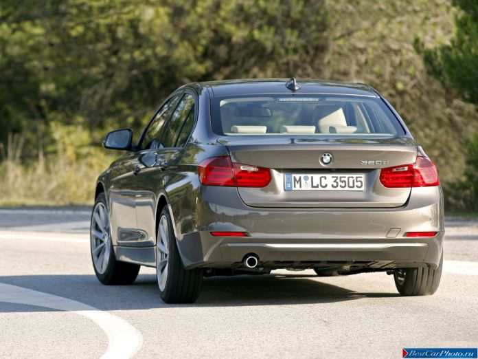 2013 BMW 3-series Sedan - фотография 18 из 53