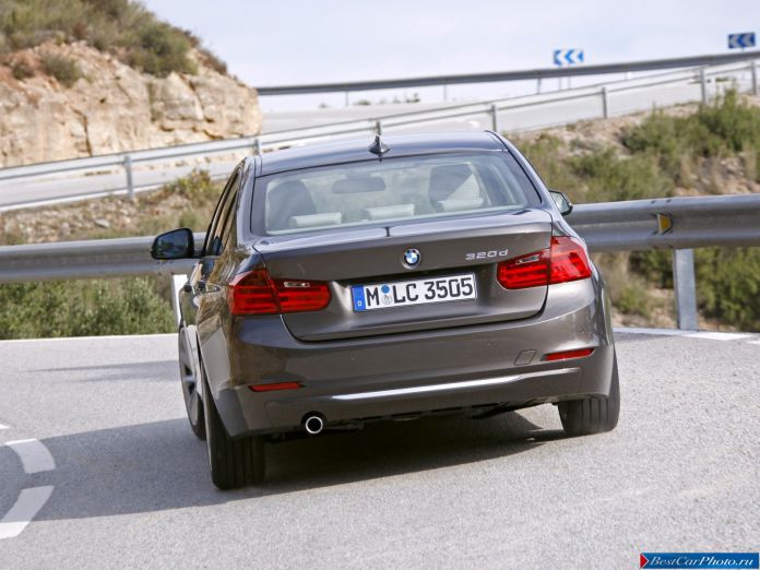 2013 BMW 3-series Sedan - фотография 24 из 53