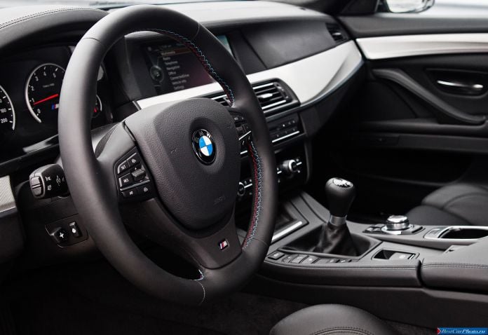 2013 BMW 5-series M Sedan US Version - фотография 58 из 67 2013 BMW 5-series M Sedan US Version - фотография 58 из 67
