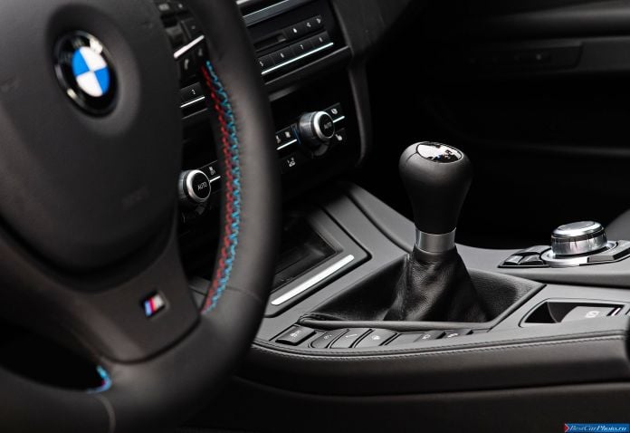 2013 BMW 5-series M Sedan US Version - фотография 62 из 67 2013 BMW 5-series M Sedan US Version - фотография 62 из 67