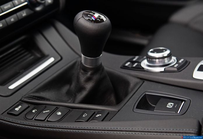 2013 BMW 5-series M Sedan US Version - фотография 63 из 67