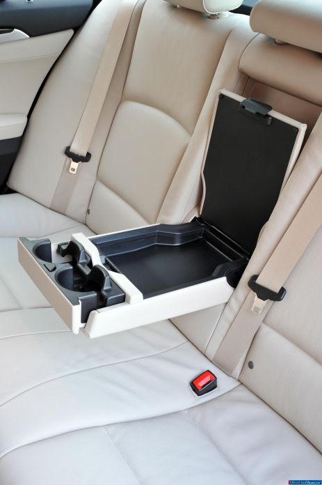 2013 BMW 5-series Sedan ActiveHybrid - фотография 38 из 143