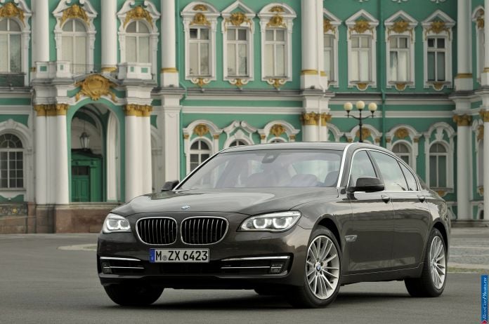 2013 BMW 7-series - фотография 1 из 190