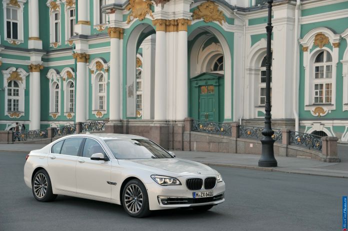 2013 BMW 7-series - фотография 6 из 190
