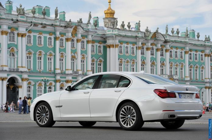 2013 BMW 7-series - фотография 7 из 190