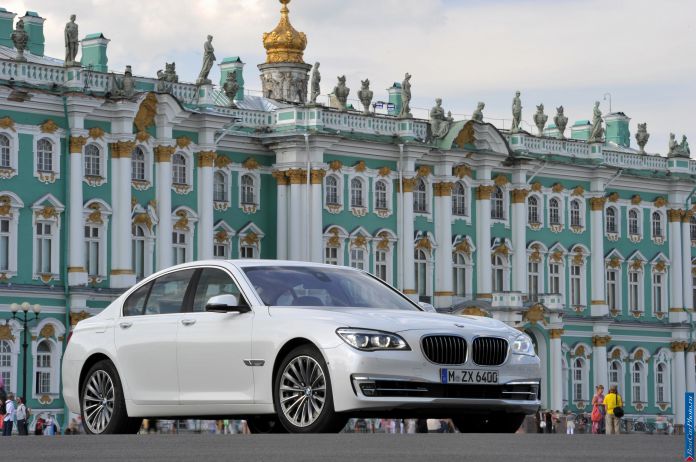 2013 BMW 7-series - фотография 10 из 190