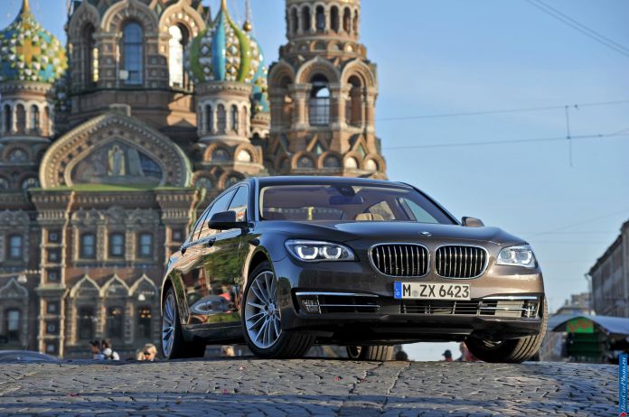 2013 BMW 7-series - фотография 13 из 190