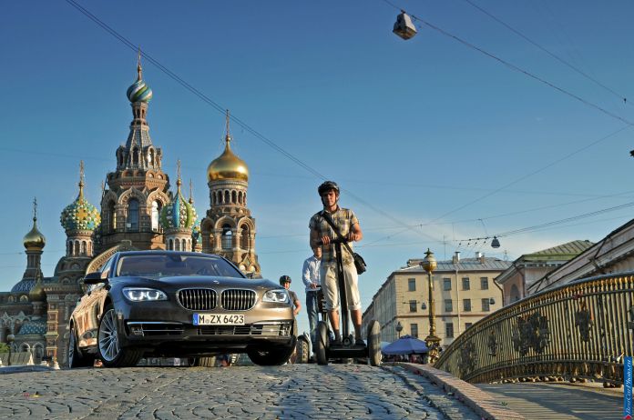 2013 BMW 7-series - фотография 14 из 190