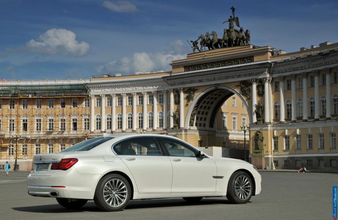 2013 BMW 7-series - фотография 18 из 190