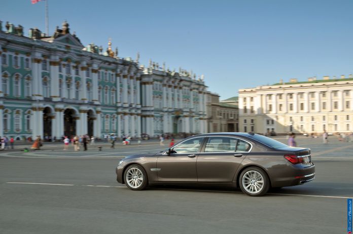 2013 BMW 7-series - фотография 21 из 190