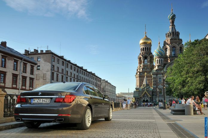 2013 BMW 7-series - фотография 31 из 190