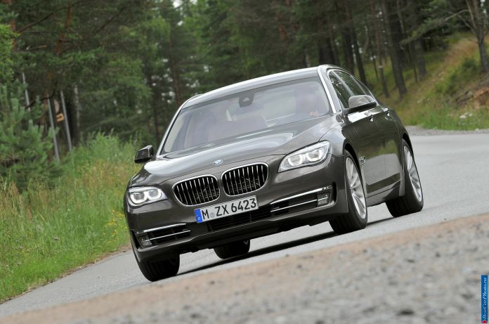 2013 BMW 7-series - фотография 39 из 190