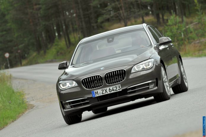 2013 BMW 7-series - фотография 40 из 190