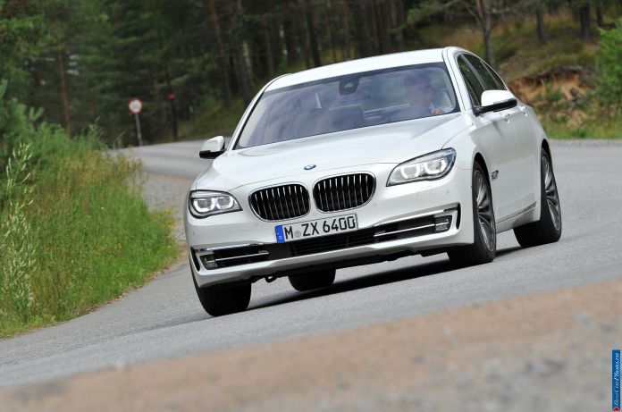 2013 BMW 7-series - фотография 41 из 190