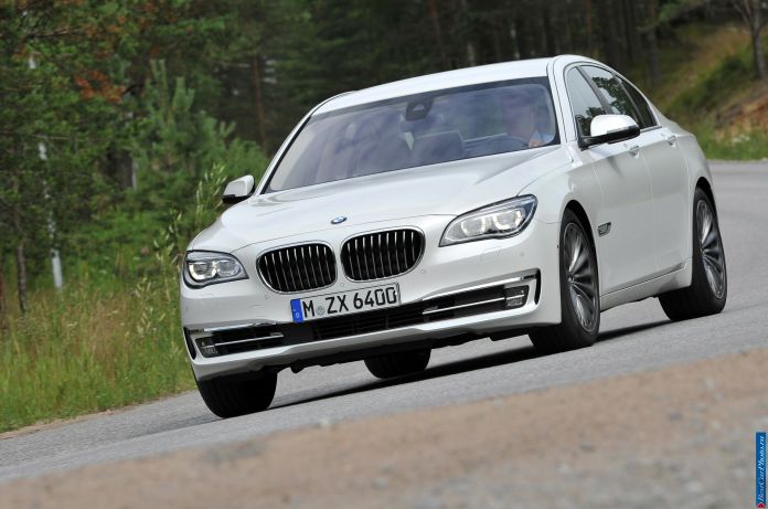 2013 BMW 7-series - фотография 42 из 190