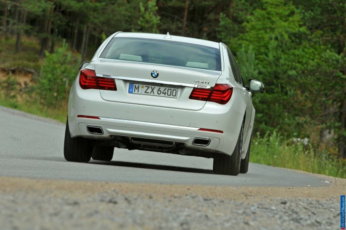 2013 BMW 7-series - фотография 47 из 190